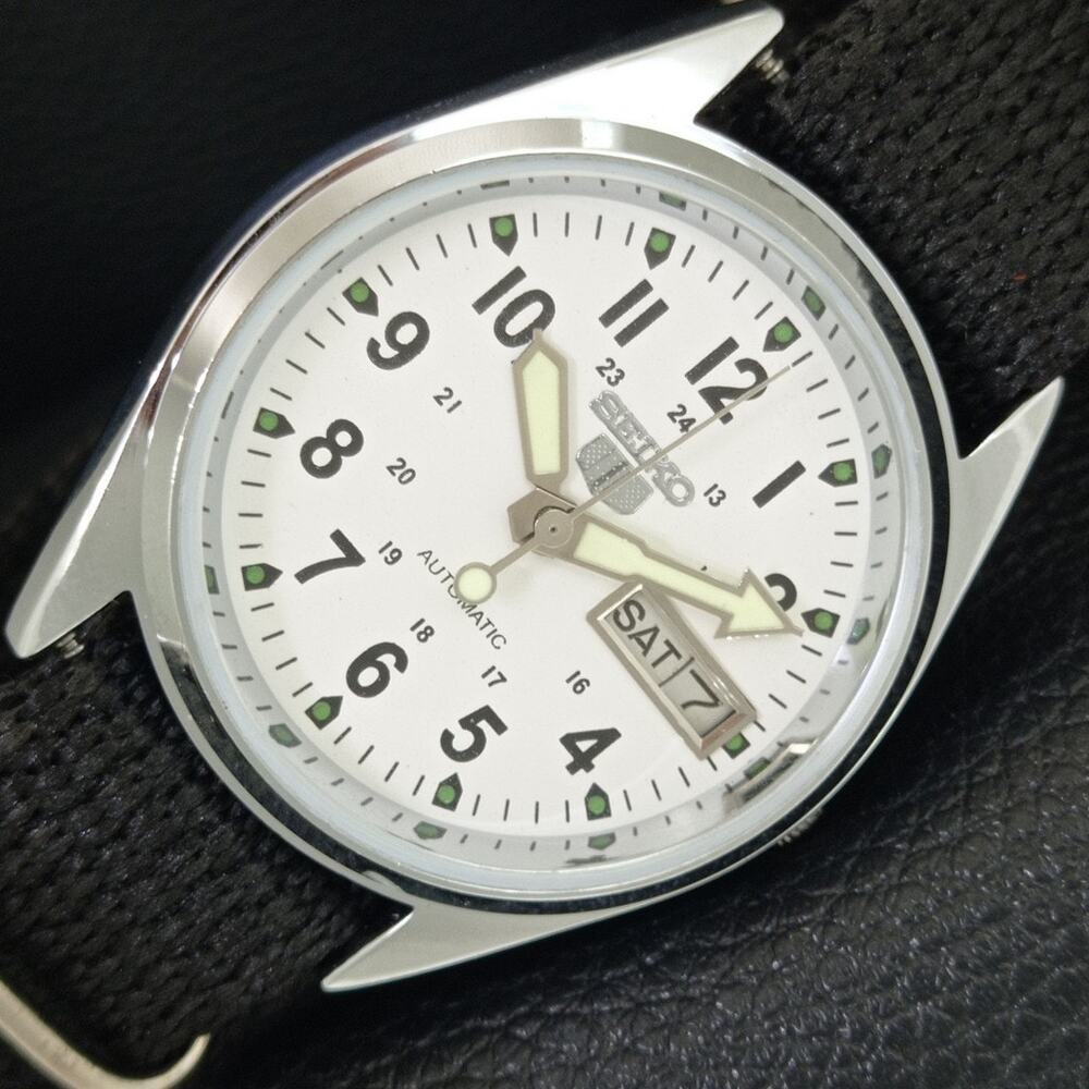 Vintage 1974 Seiko Automatic Mens Silver Watch W/daydate & Green accents
